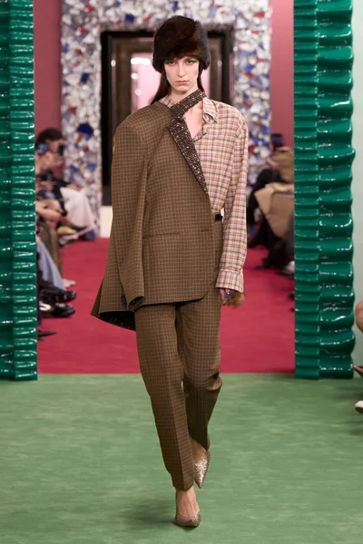 Look 13